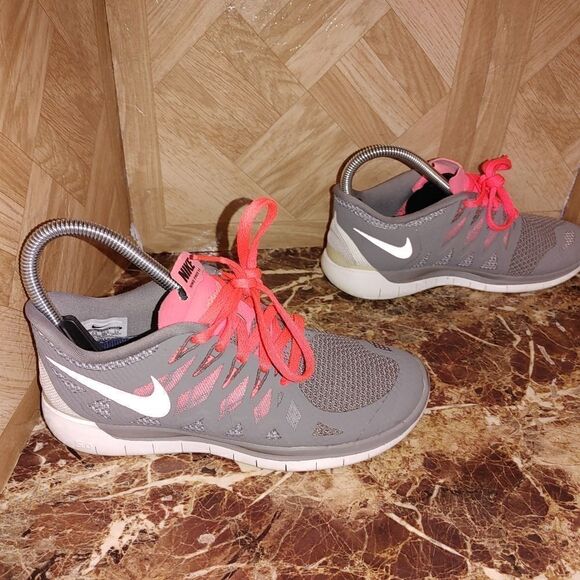 Nike women's Free 5.0 642199-200 gray running shoes size 6.   753 - Picture 2 of 12